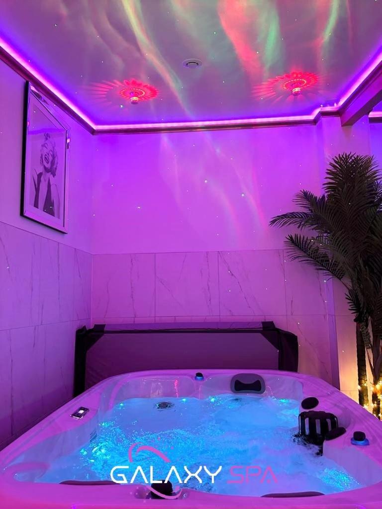 Galaxy Spa - Suite Jupiter Jacuzzi Privatif Champigneulles المظهر الخارجي الصورة