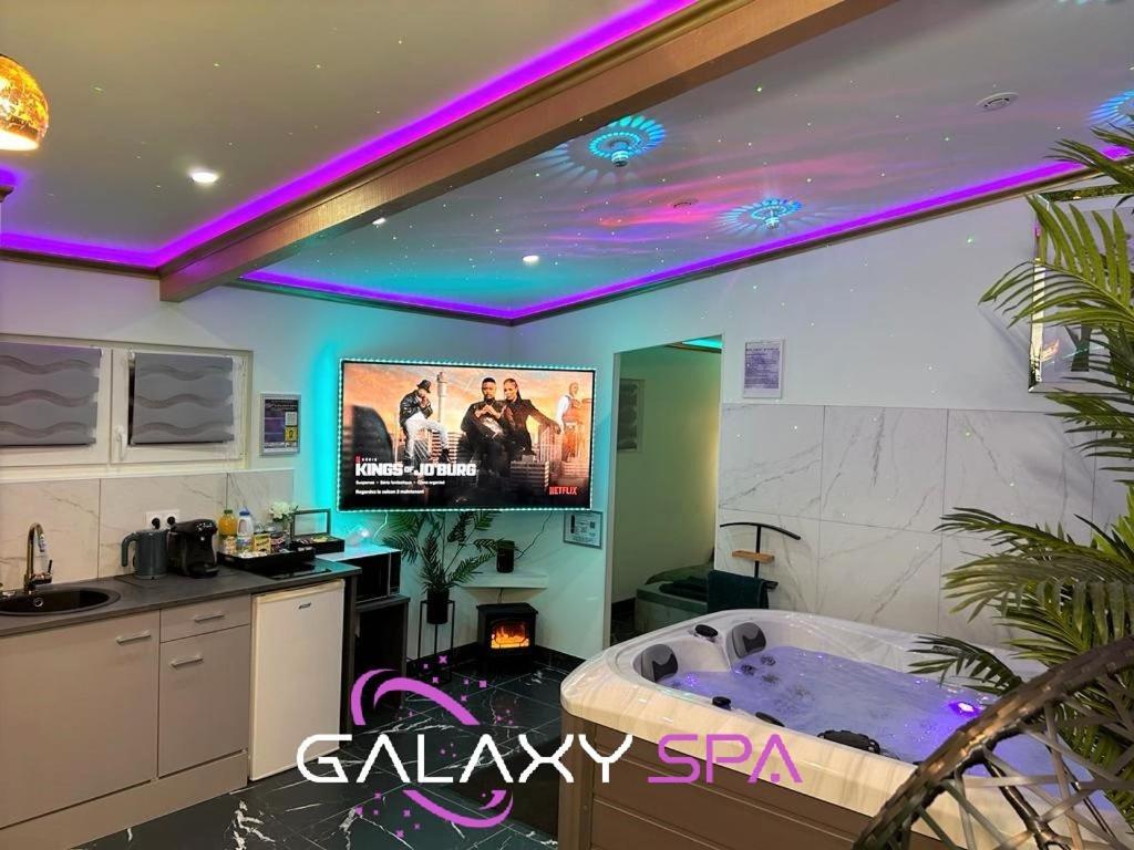 Galaxy Spa - Suite Jupiter Jacuzzi Privatif Champigneulles المظهر الخارجي الصورة