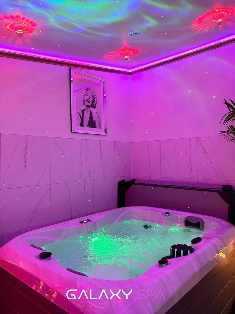 Galaxy Spa - Suite Jupiter Jacuzzi Privatif Champigneulles المظهر الخارجي الصورة